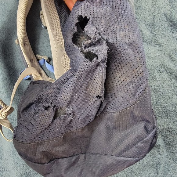 Camelbak Daystar 16 Hydration Backpack 2.5L Reservoir Mesh Back Hiking Camping - Picture 12 of 16